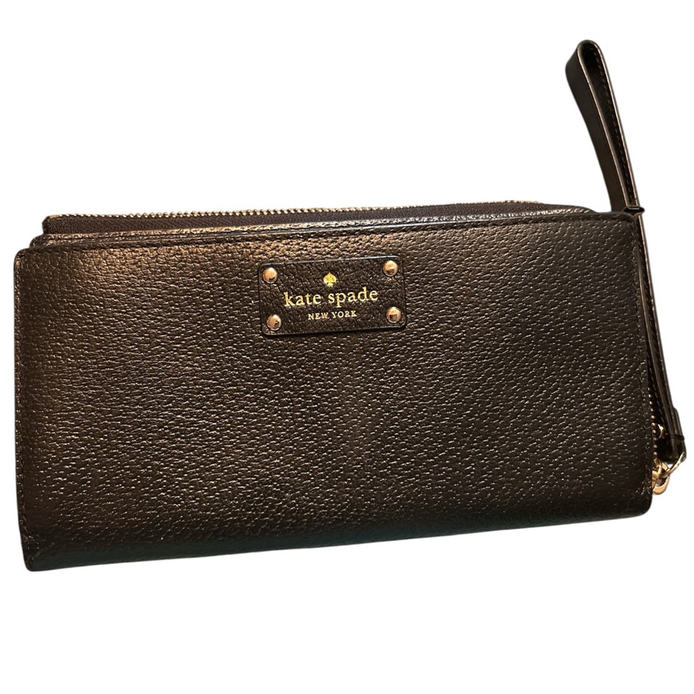 Kate Spade Wellesley Black Textured Wristlet. 12 card slots. EUC